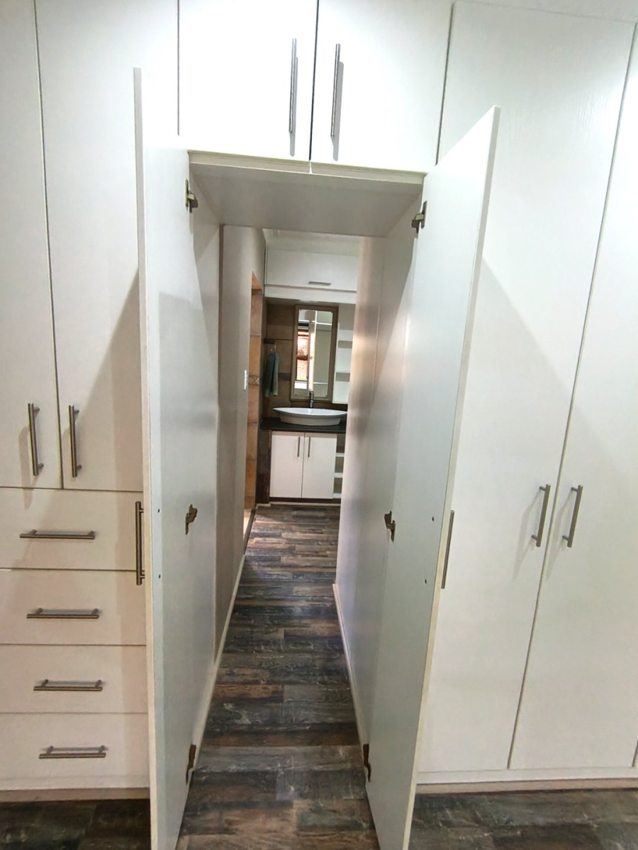 4 Bedroom Property for Sale in Herolds Bay Western Cape